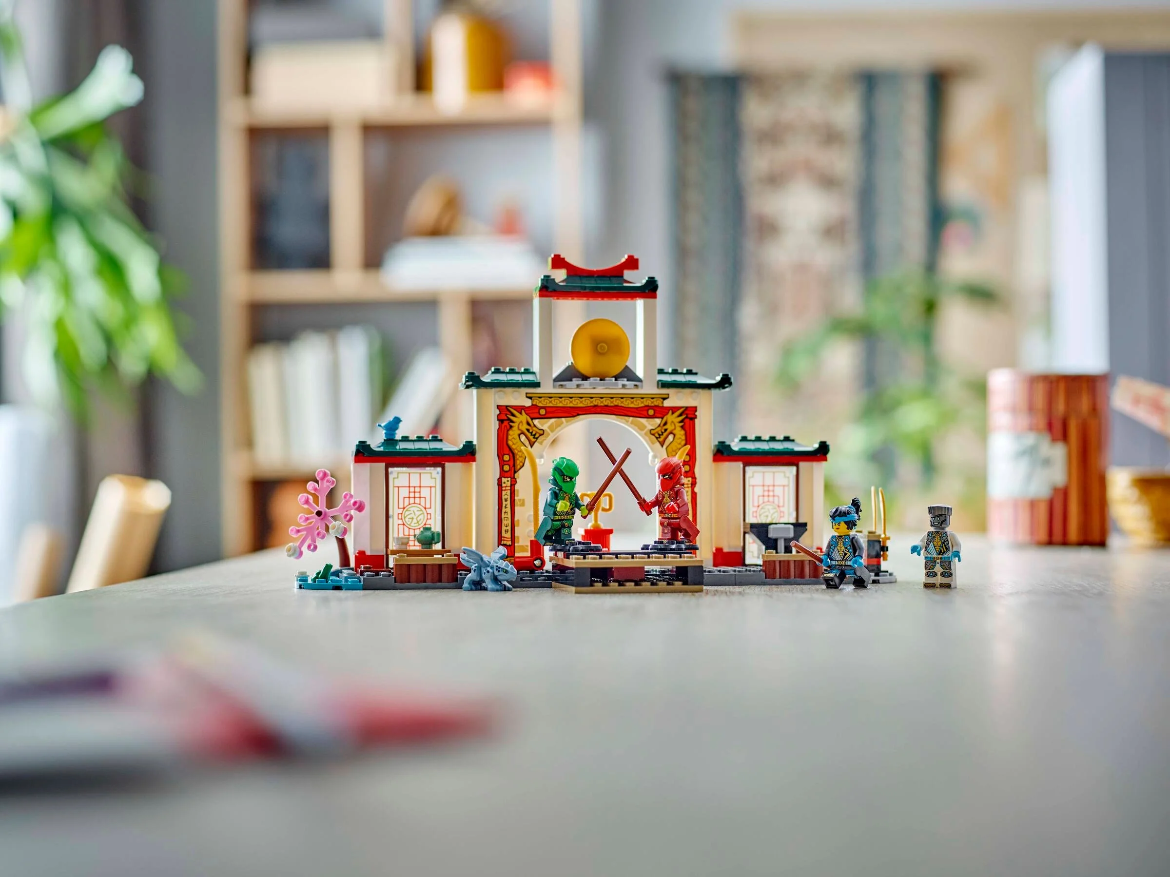 Templul Spinjitzu Ninja LEGO 71831. Scene cu minifigurinele antrenându-se.