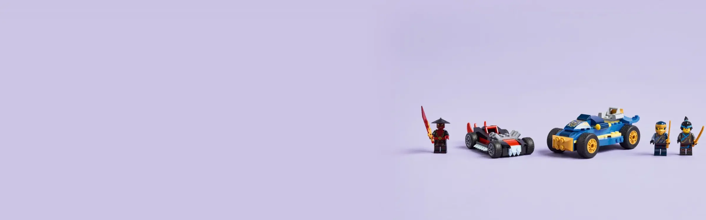 Setul LEGO Ninjago 71840, cu mașinile de curse și minifigurinele Rogue și Drix.