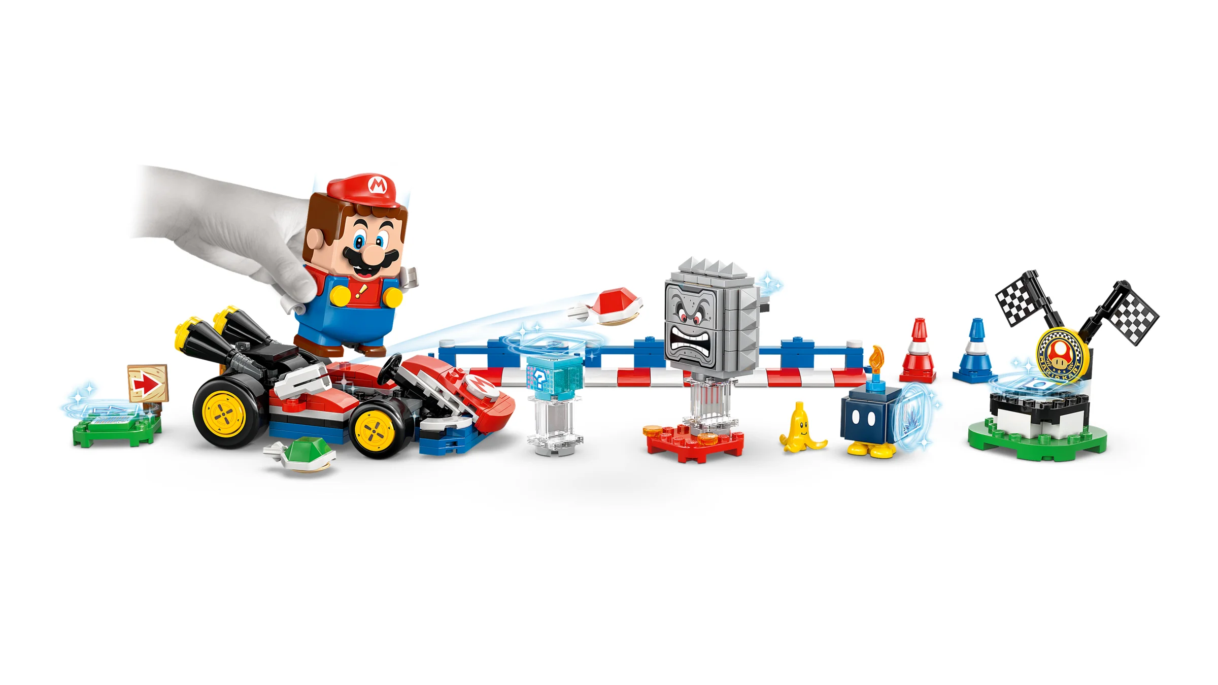 Setul LEGO Mario Kart include kartul și obstacole interactive.