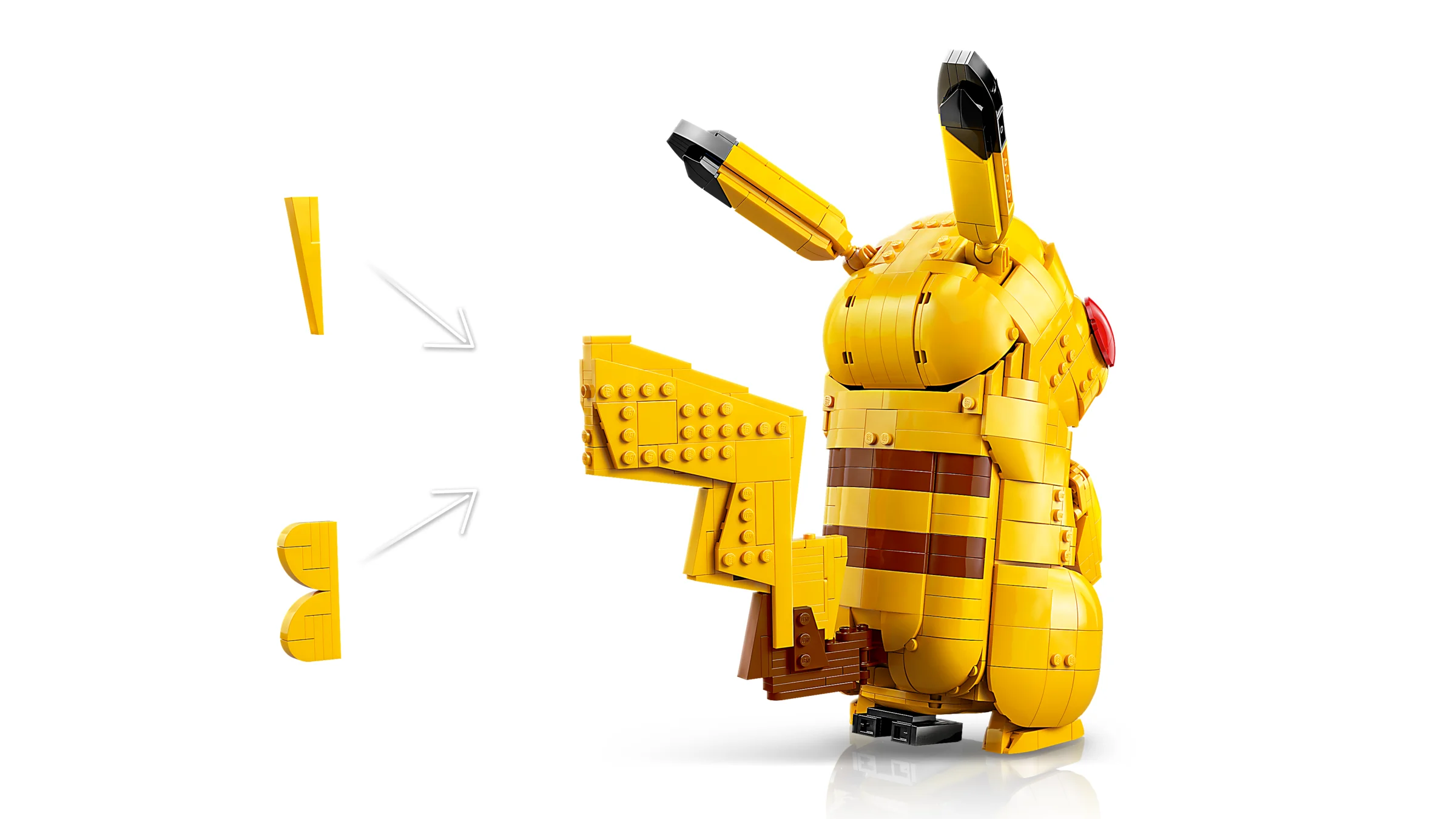 Pikachu LEGO din spate, cu coada și obrazul detașate. Model detaliat, galben viu.