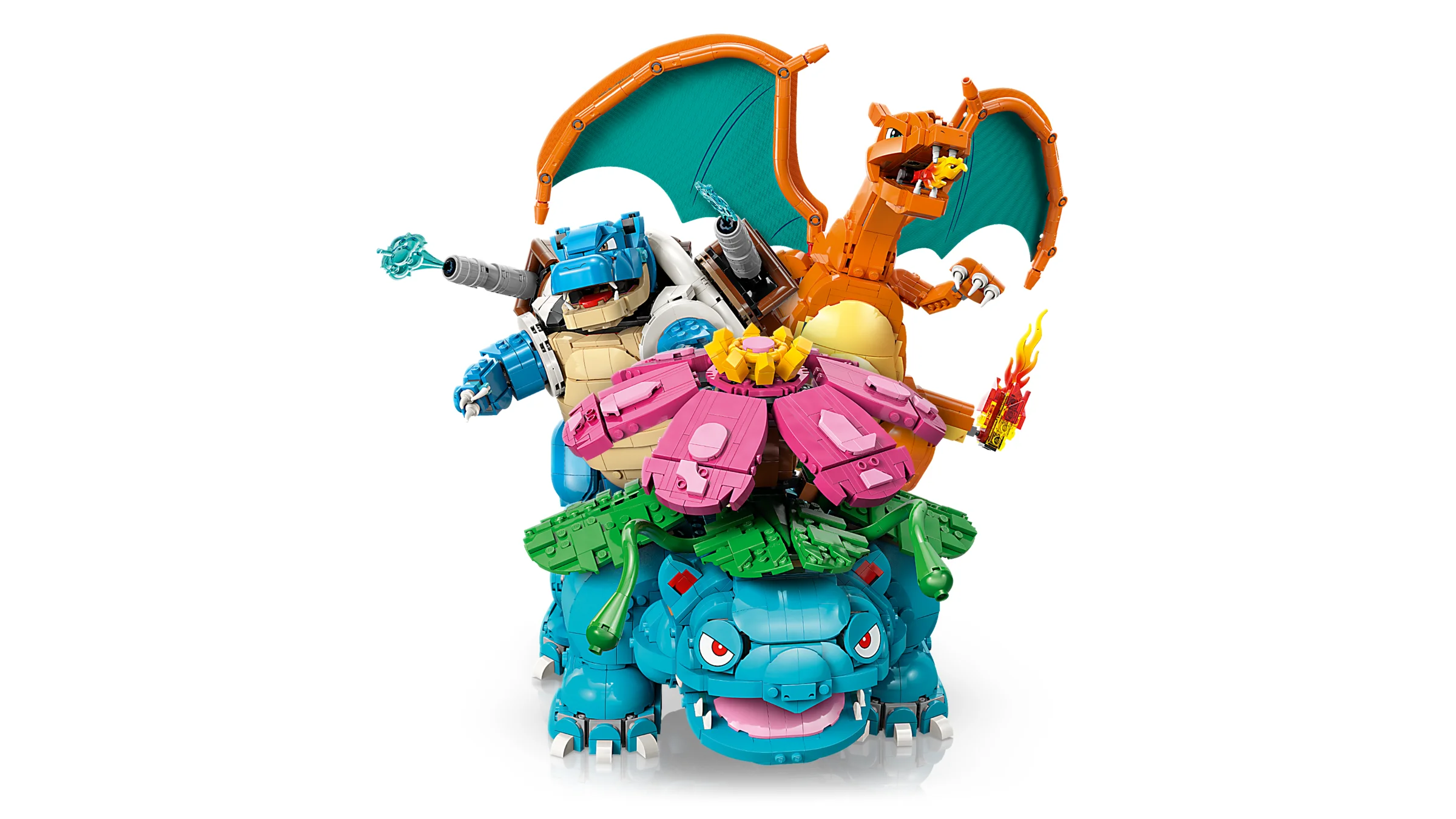 Imagine cu cele trei figurine construibile LEGO Pokémon: Venusaur, Charizard și Blastoise.