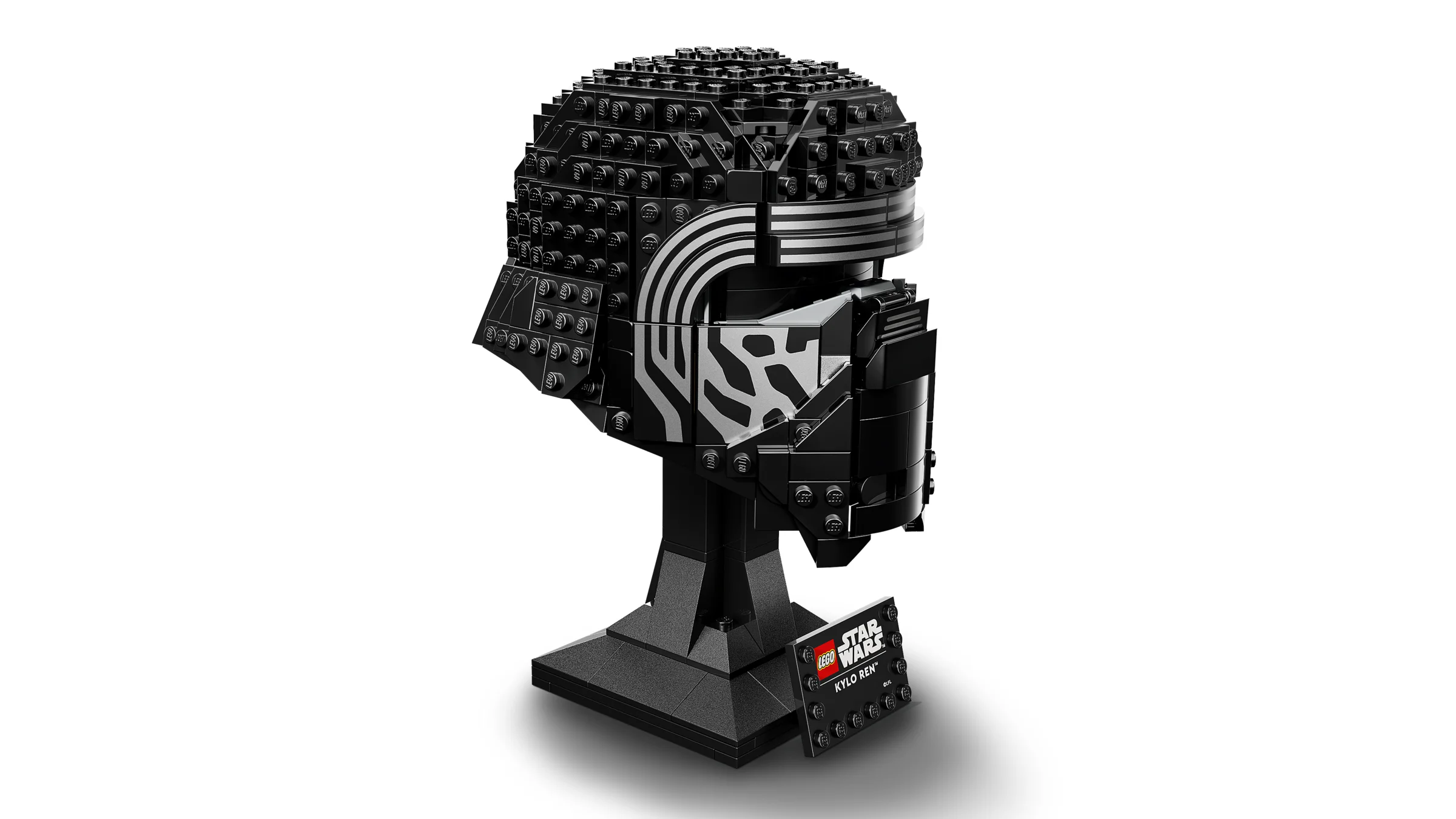 Casca lui Kylo Ren LEGO Star Wars, neagră și argintie, pe un suport. Aspect detaliat, realist.