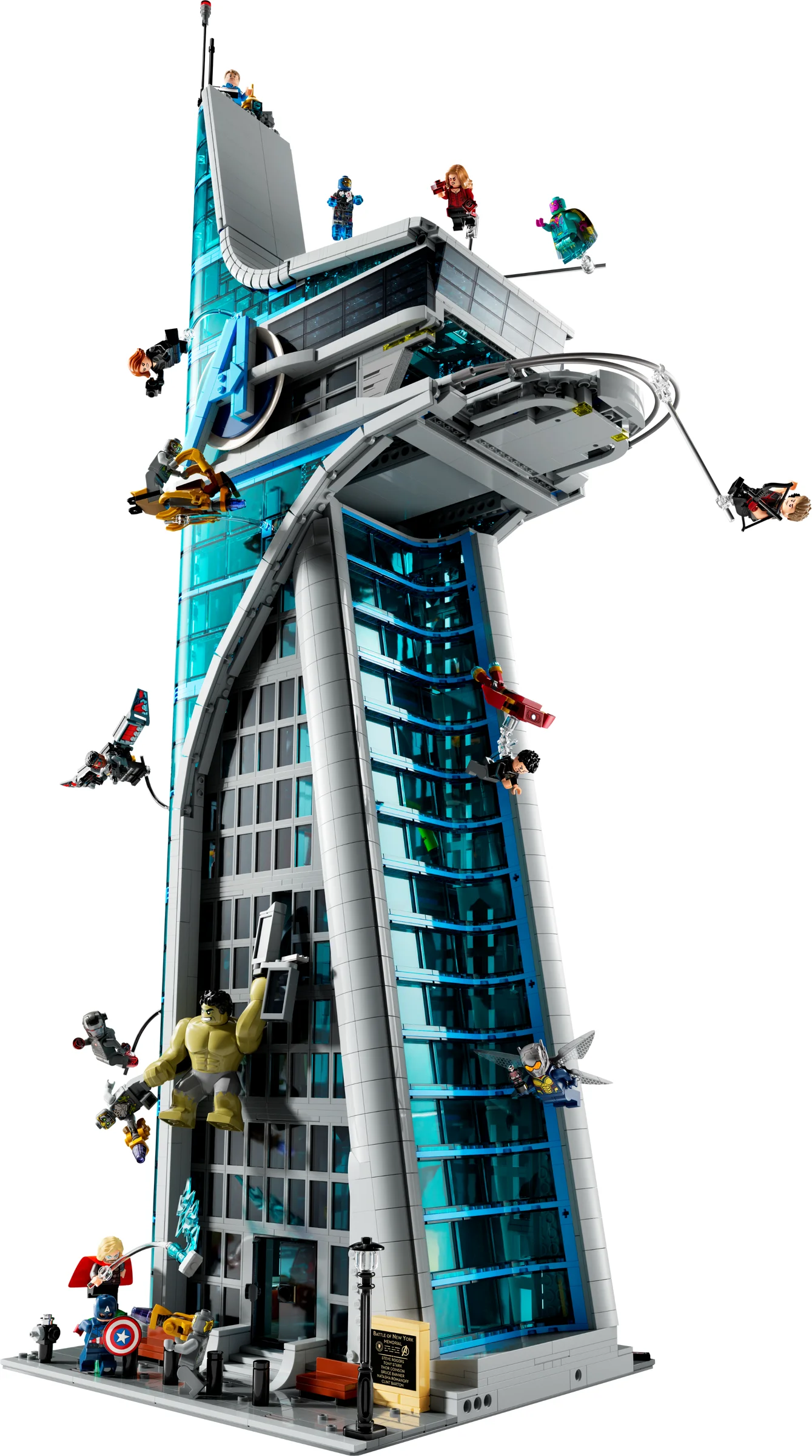 Imagine detaliată a Turnului Avengers LEGO (76269) cu minifigurinele aferente.