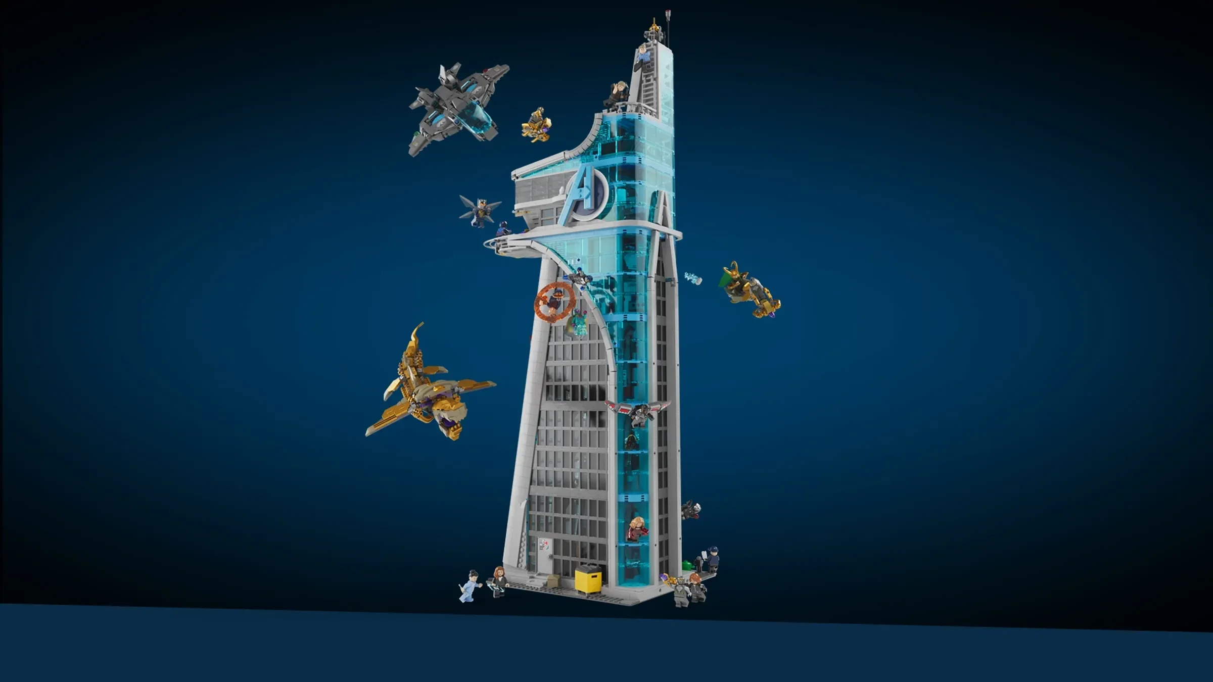 Imagine cu Turnul Răzbunătorilor LEGO 76269, model detaliat și avioane de luptă în zbor.