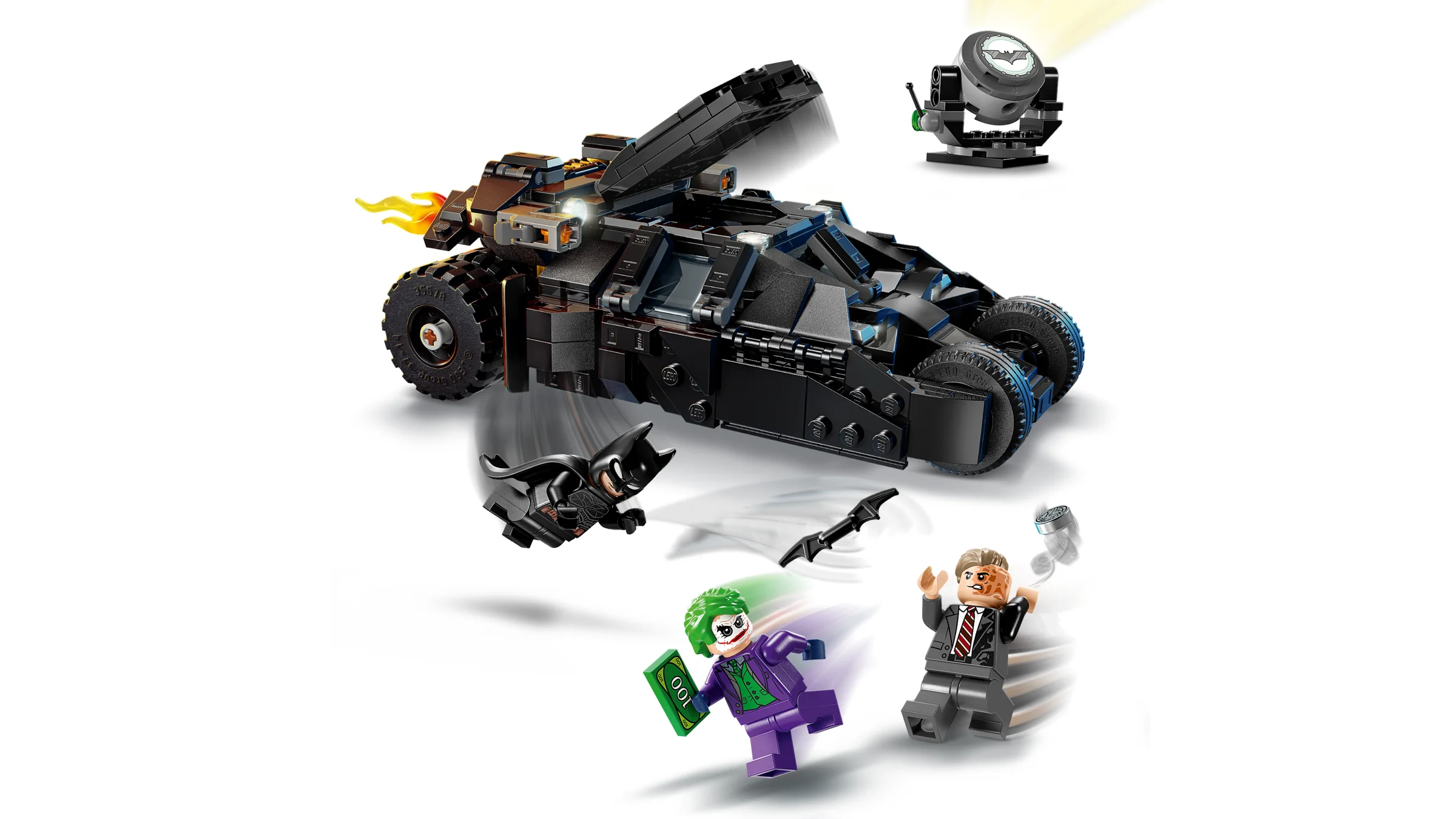 Setul LEGO 76303 prezintă Tumbler-ul, Batman, Joker și Two-Face într-o scenă din Gotham.