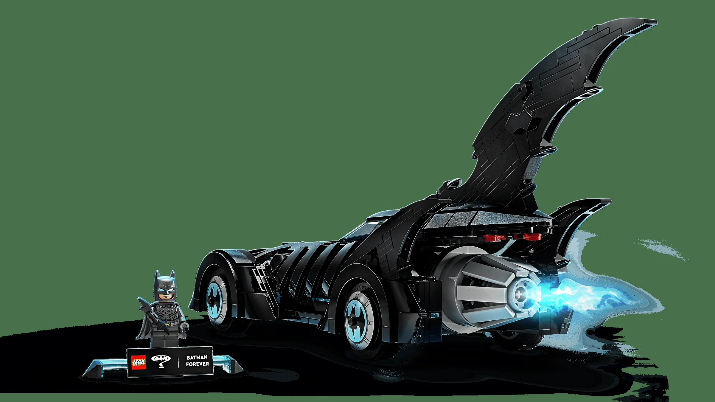 Batmobile LEGO Batman Forever. Modelul negru, cu flăcări albastre la motor și minifigurina Batman.