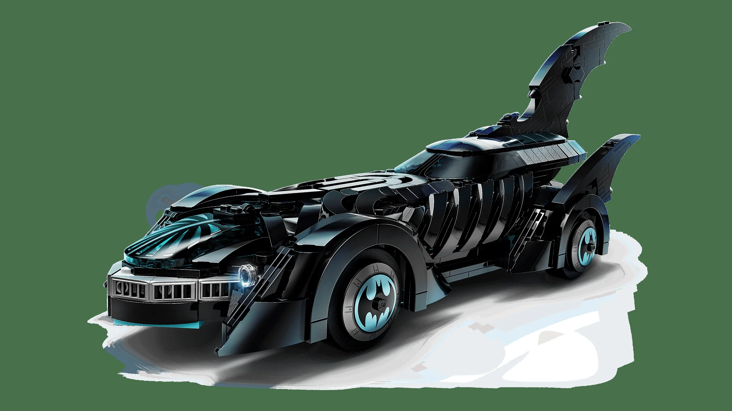 Imagine cu Batmobile-ul din Batman Forever, model detaliat LEGO. O mașină neagră elegantă.