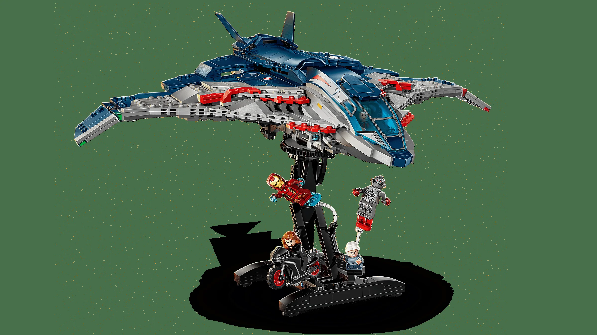 Quinjet-ul Avengers, un model LEGO detaliat, prezentat pe un suport, cu minifigurine incluse.
