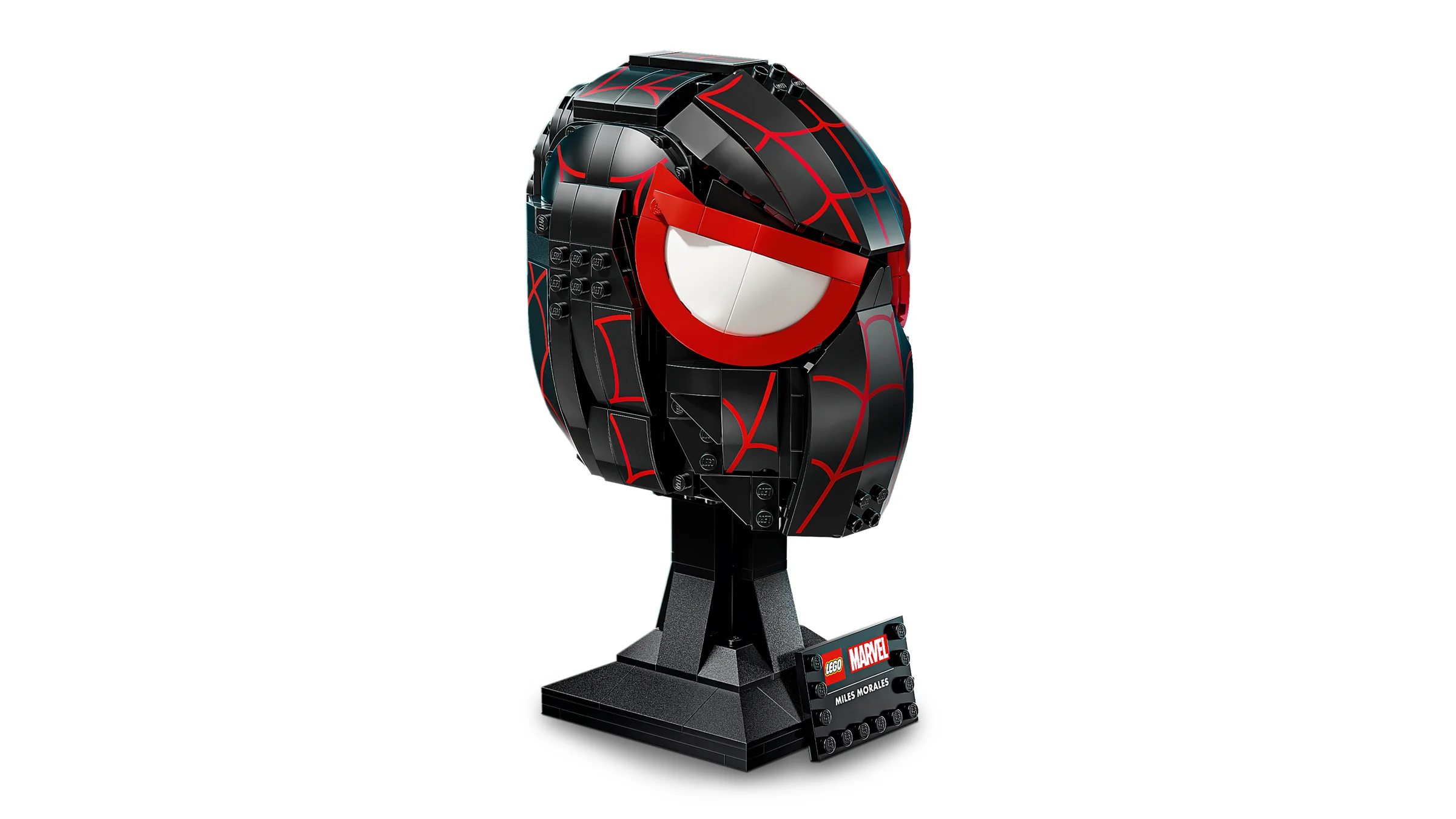 Imagine cu masca LEGO Miles Morales, un model detaliat și atrăgător.