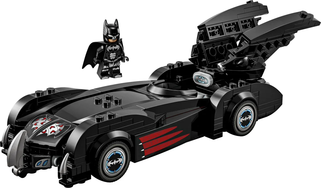 LEGO 76333 - LEGO 76333 Batman & Robin Batmobile: O piesă de colecție pentru fanii DC