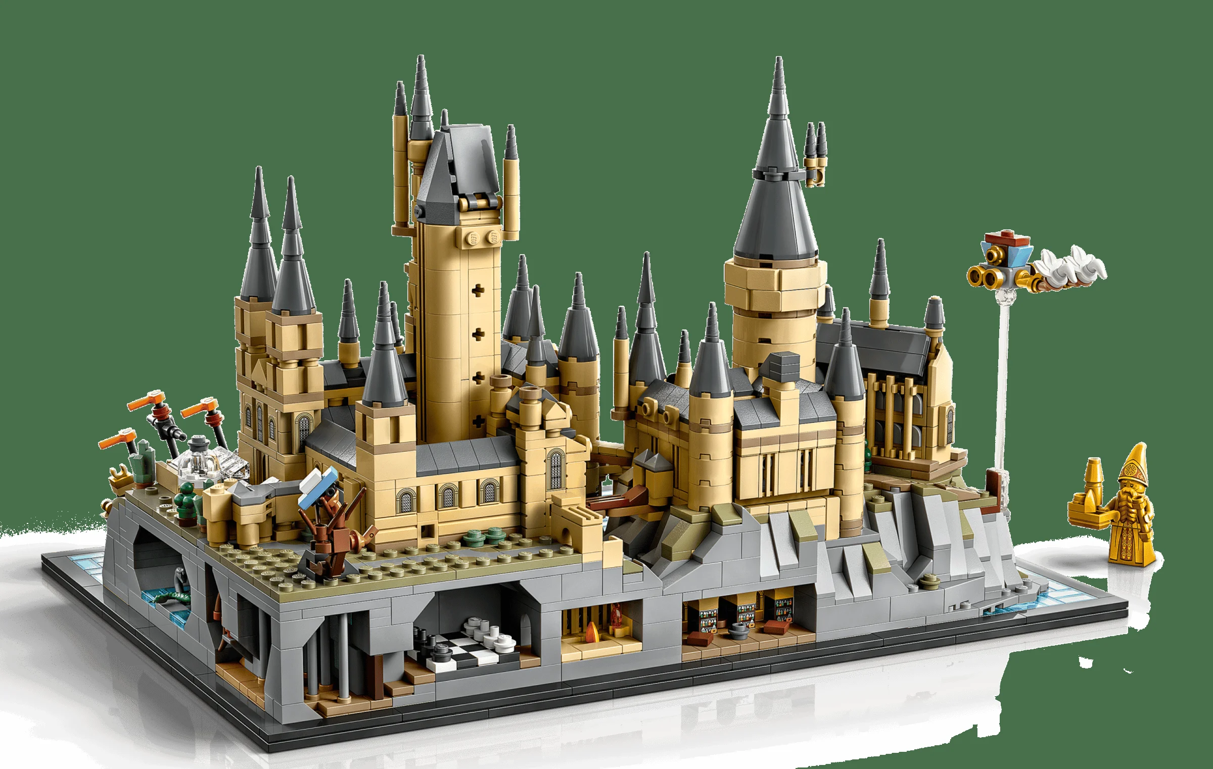 Imagine cu Castelul Hogwarts și împrejurimile, un model LEGO detaliat și complex.