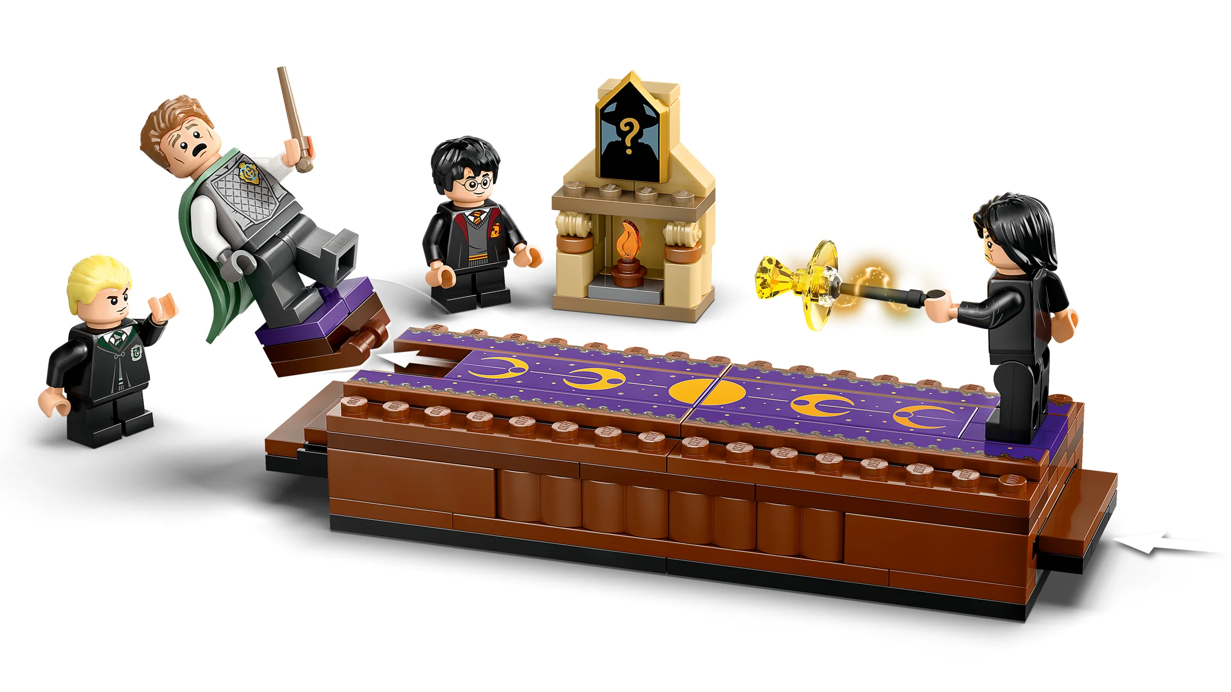 Imagine cu setul LEGO 76441, Clubul Duelurilor de la Hogwarts. Include minifigurinele și elemente de joc.