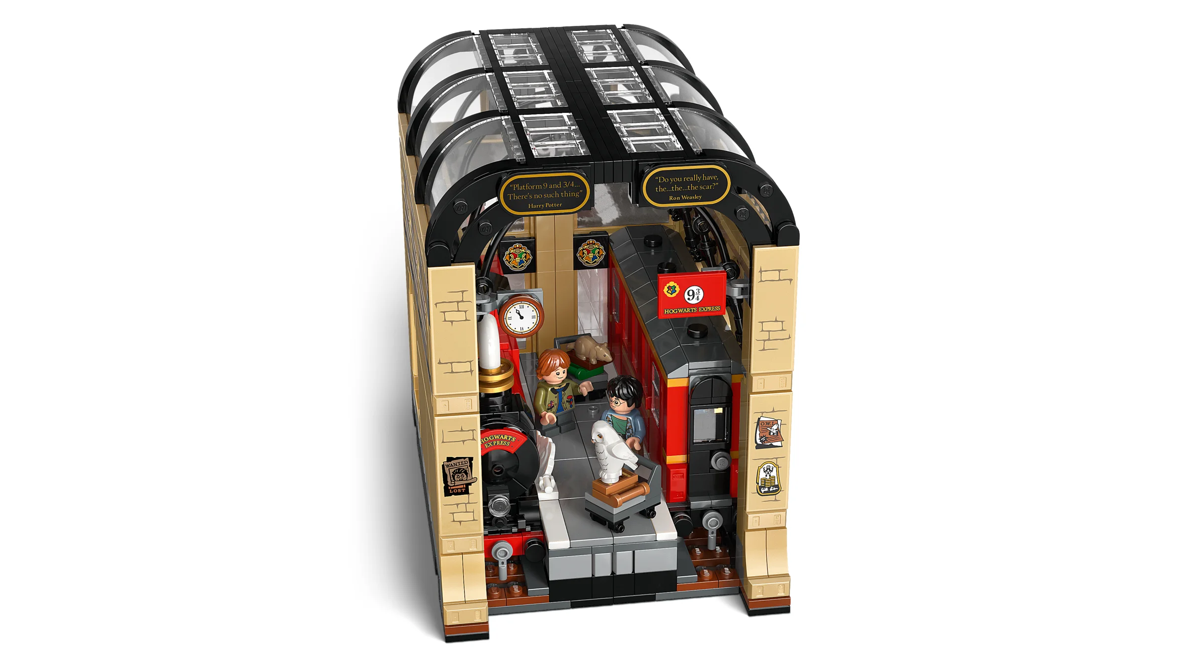 Setul LEGO 76450 prezintă o scenă detaliată cu peronul 9 3/4 și trenul Hogwarts Express.