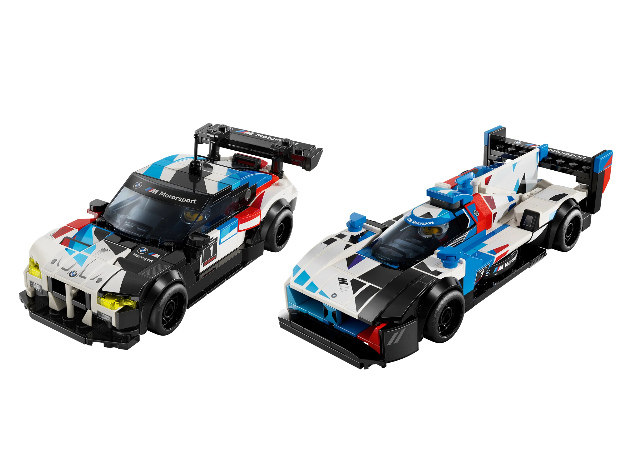 Două mașini BMW construite din LEGO, modelele M4 GT3 și M Hybrid V8, cu design detaliat.
