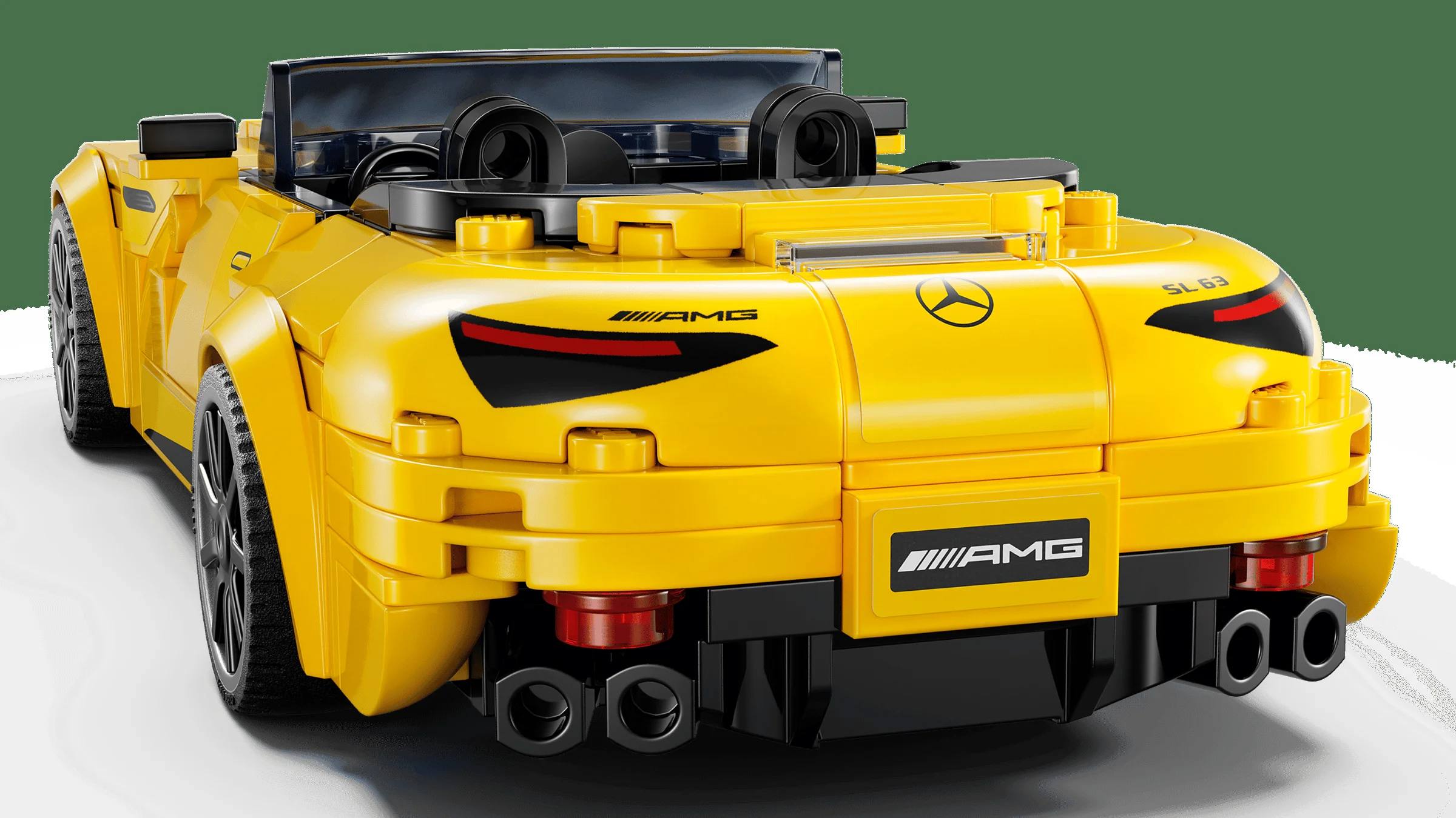 Spatele detaliat al modelului LEGO Mercedes-AMG SL 63 galben, cu logo-uri și detalii precise.