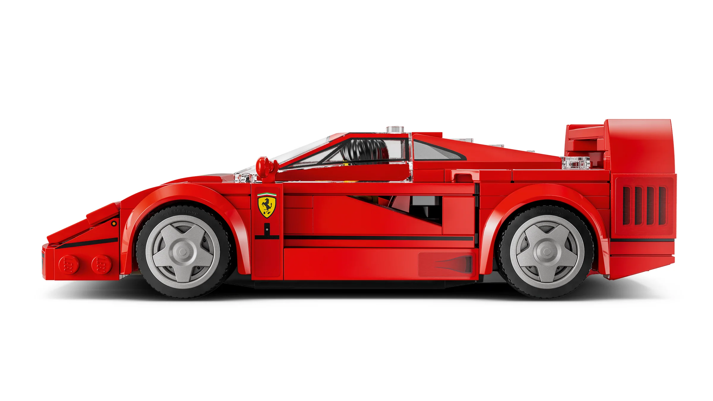 Modelul LEGO Ferrari F40, vedere laterală, roșu intens și detalii autentice.