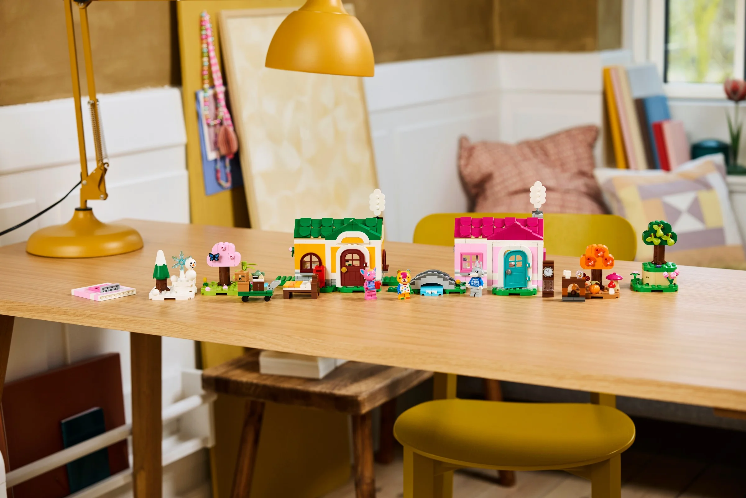 Prezentare LEGO Animal Crossing 77057: Case creative și distracție în diferite anotimpuri.