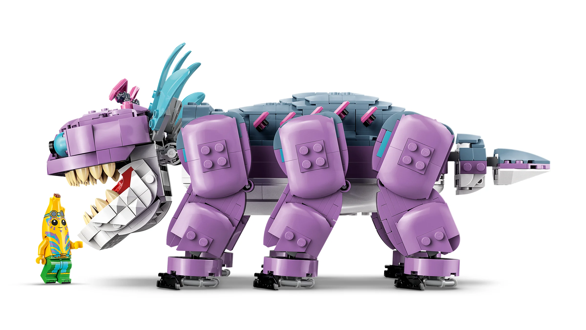 Imagine cu Klombo Fortnite LEGO și minifigurina Pisoi Banana. Aspect complet al modelului.