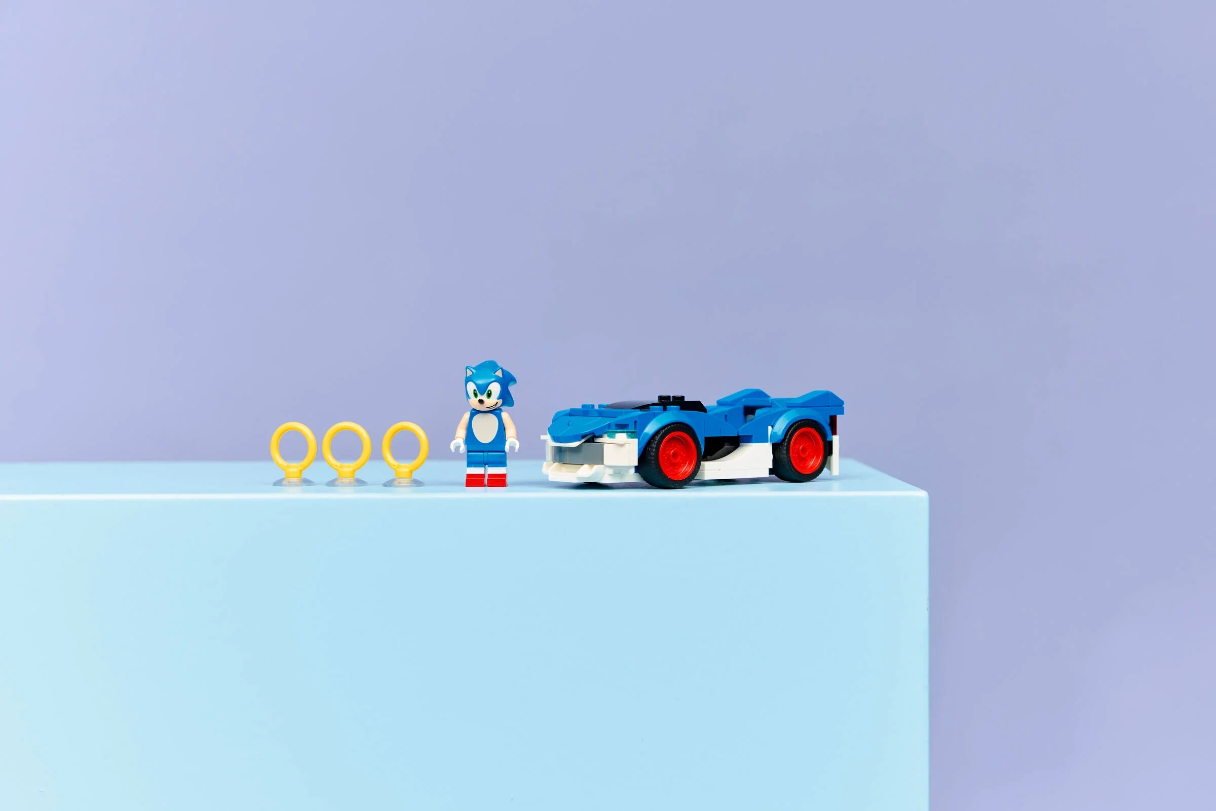 Prezentare cu Sonic, inele și mașina Speedster Lightning. Un set distractiv și rapid!