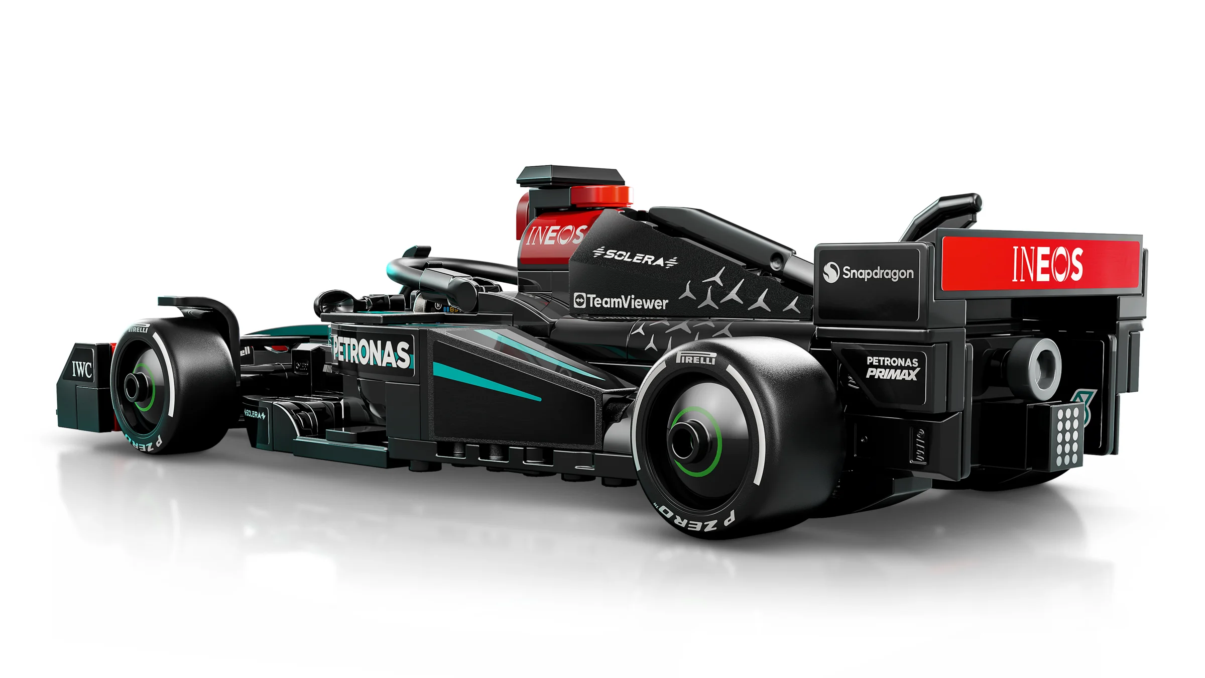 Modelul LEGO Mercedes-AMG PETRONAS F1 W15 E Performance, detaliat și realist.