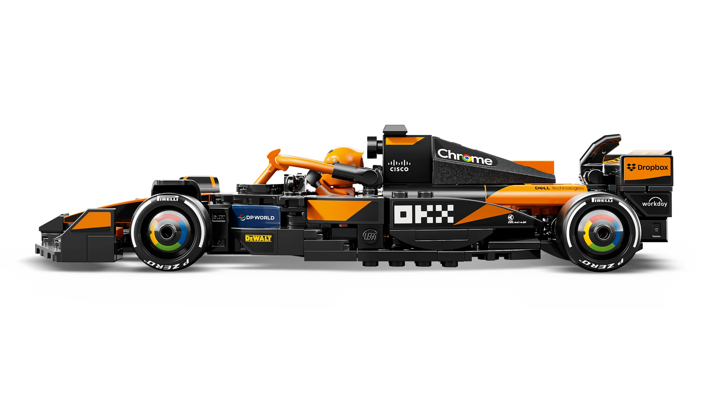 Imagine laterală a modelului LEGO McLaren F1, detaliind designul negru și portocaliu cu sponsorizări.