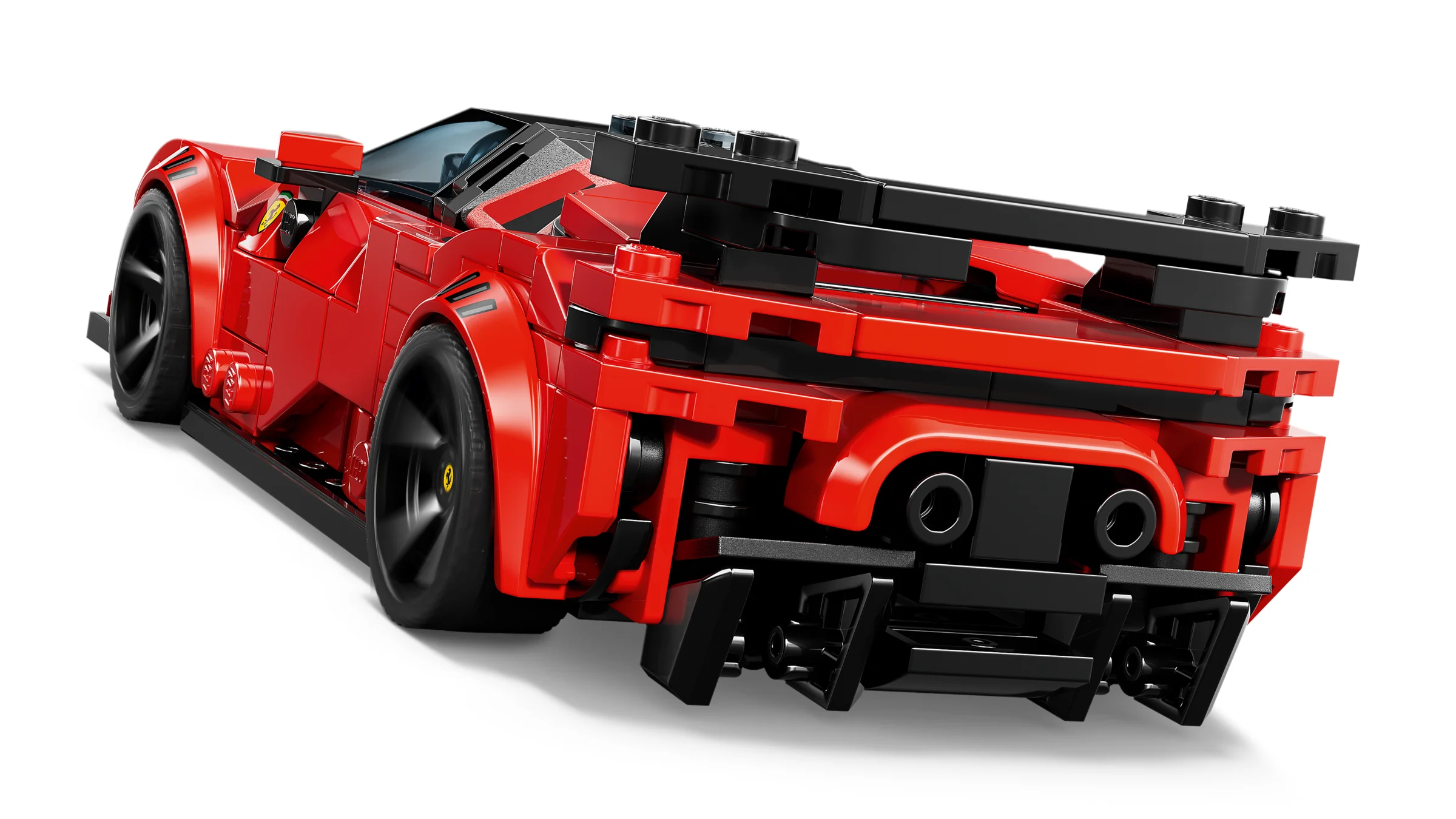 Imagine detaliată cu spatele mașinii Ferrari SF90 XX Stradale din setul LEGO Speed Champions.