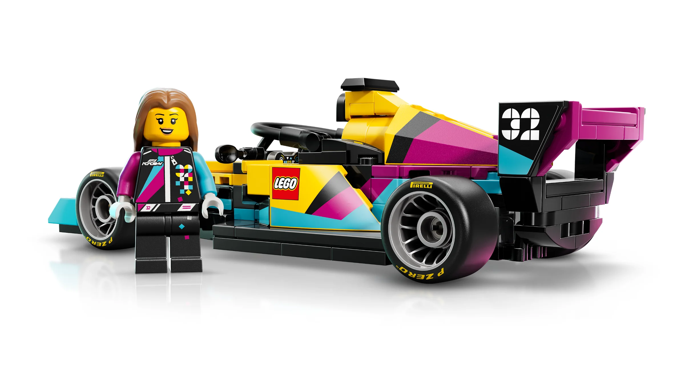 Prezentare detaliată a monopostului F1 ACADEMY LEGO și a minifigurinei pilot.
