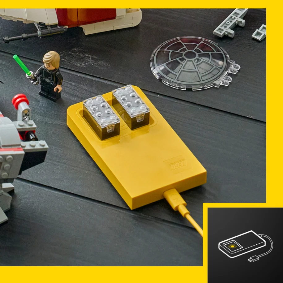 Prezentare detaliată a platformei de iluminat LEGO, cu accesorii Star Wars.
