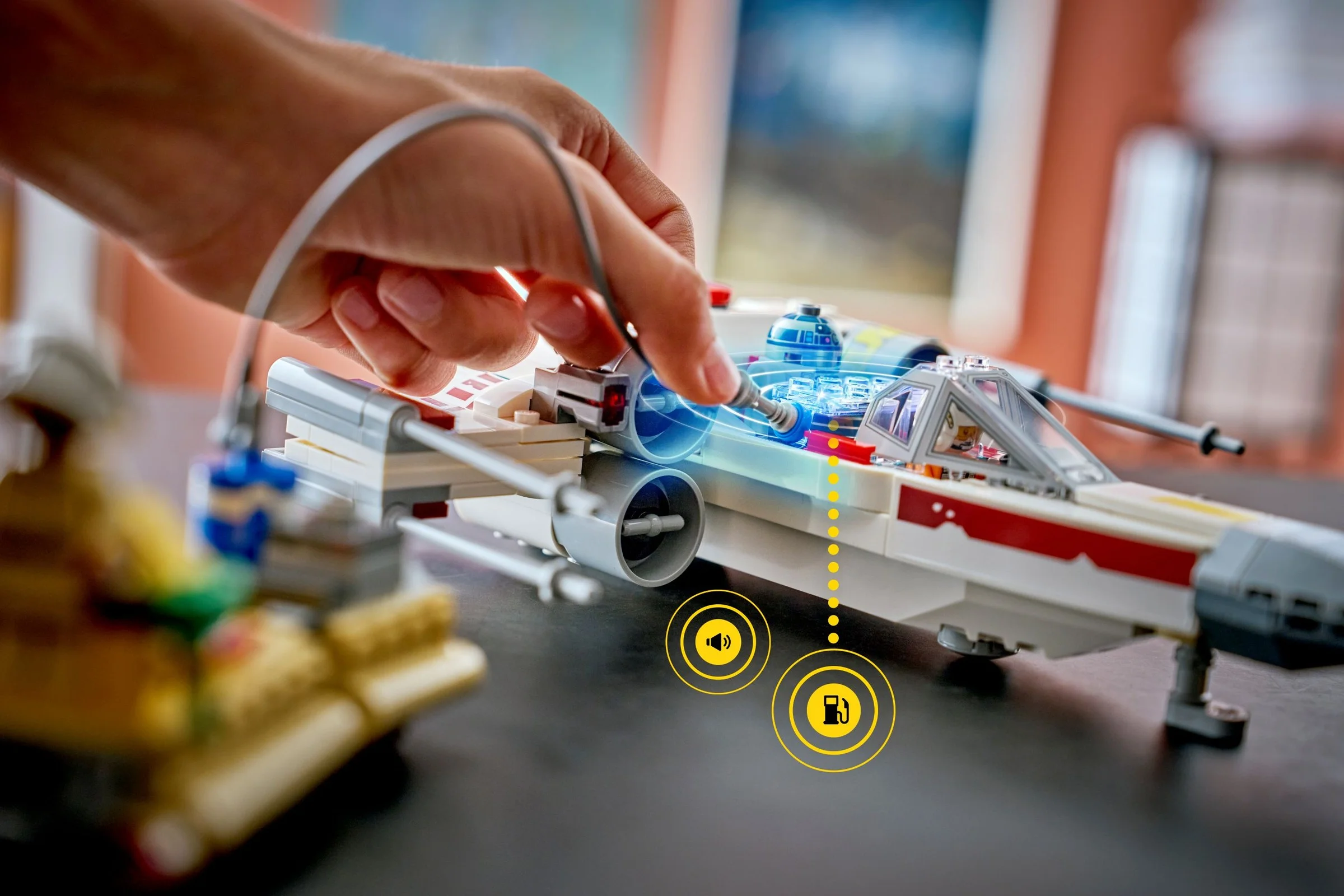 Demonstrație funcții X-wing: sunet și lumină. Interacțiune cu modelul.