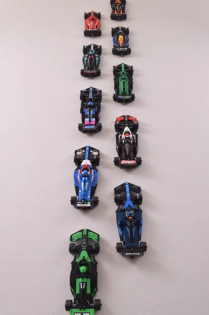 Ghid complet: Cum să expui spectaculos pe perete întreaga colecție LEGO Speed Champions Formula 1