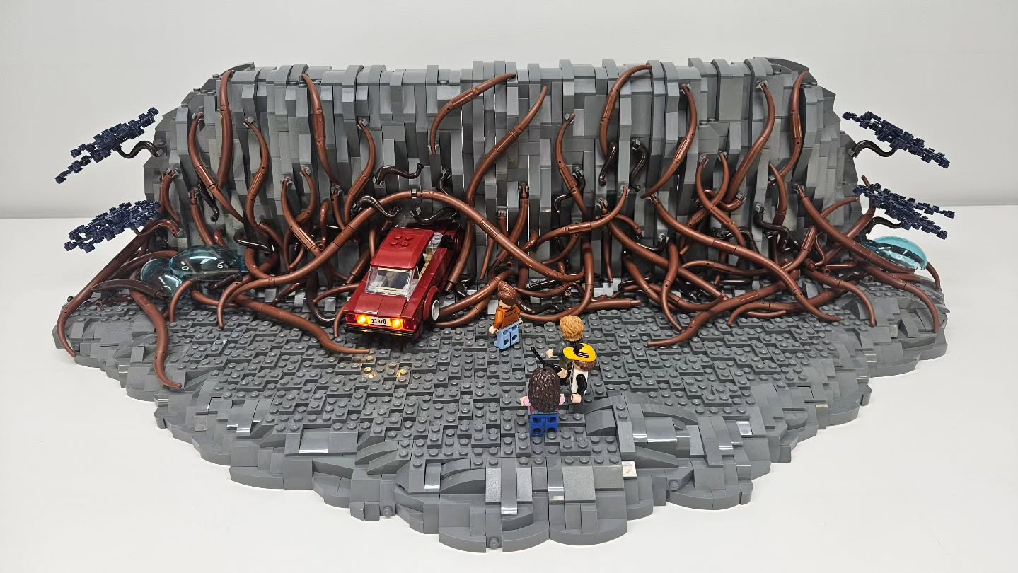 Spiritul din Hawkins prinde viață: Creații spectaculoase LEGO inspirate de finalul seriei Stranger Things