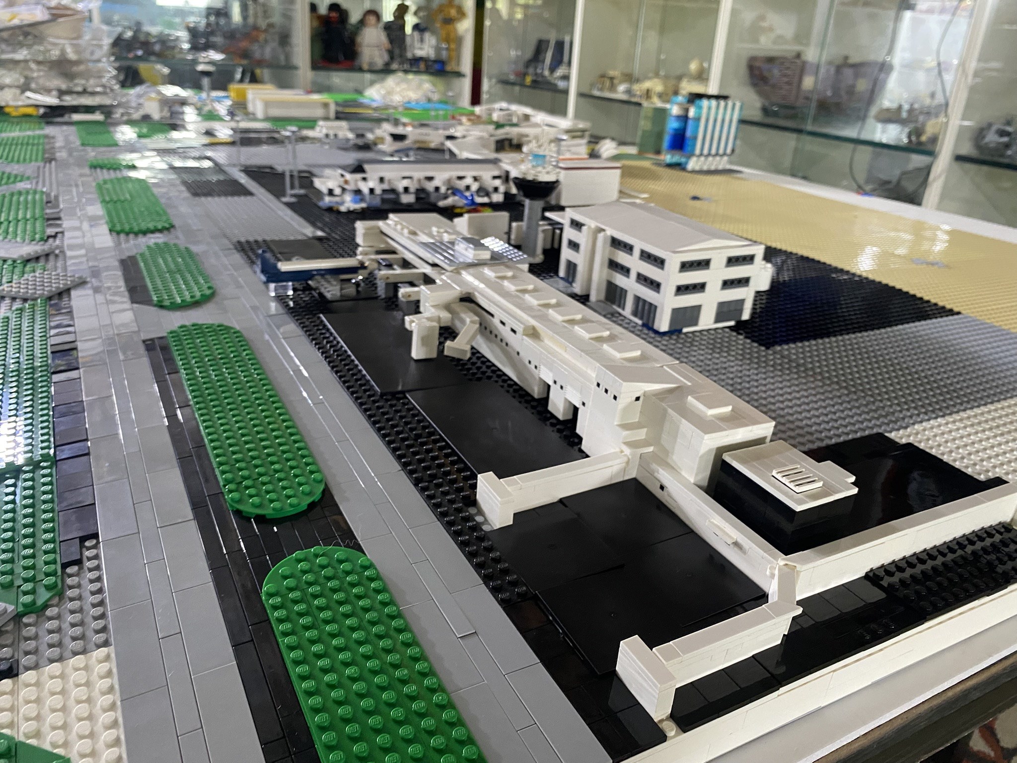 Aeroportul Auckland Sărbătorește 60 de Ani cu Diorame Impresionante din Piese LEGO