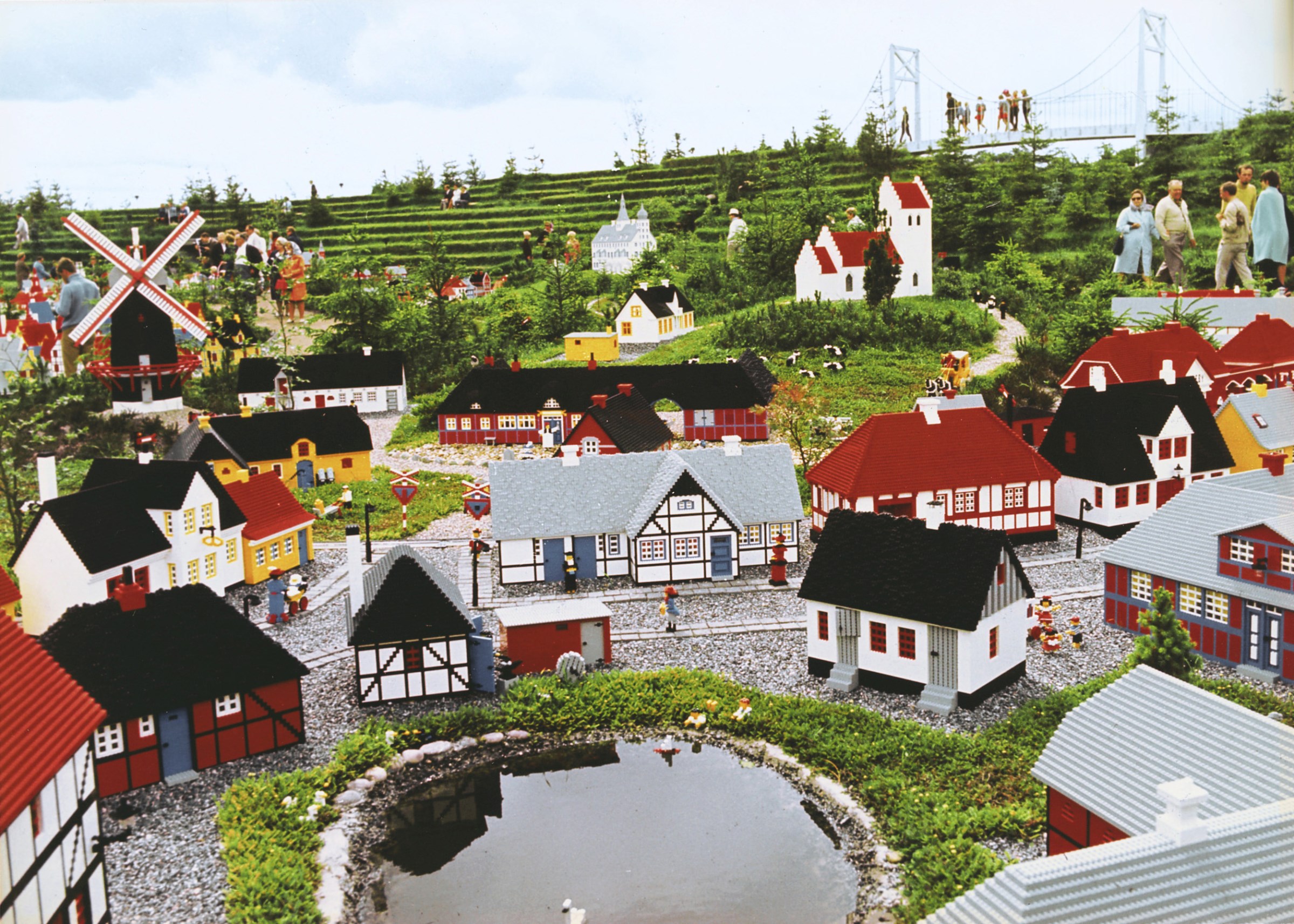 LEGO dezvăluie 40507 I {heart} Billund: O călătorie în miniatură prin inima universului cărămizilor