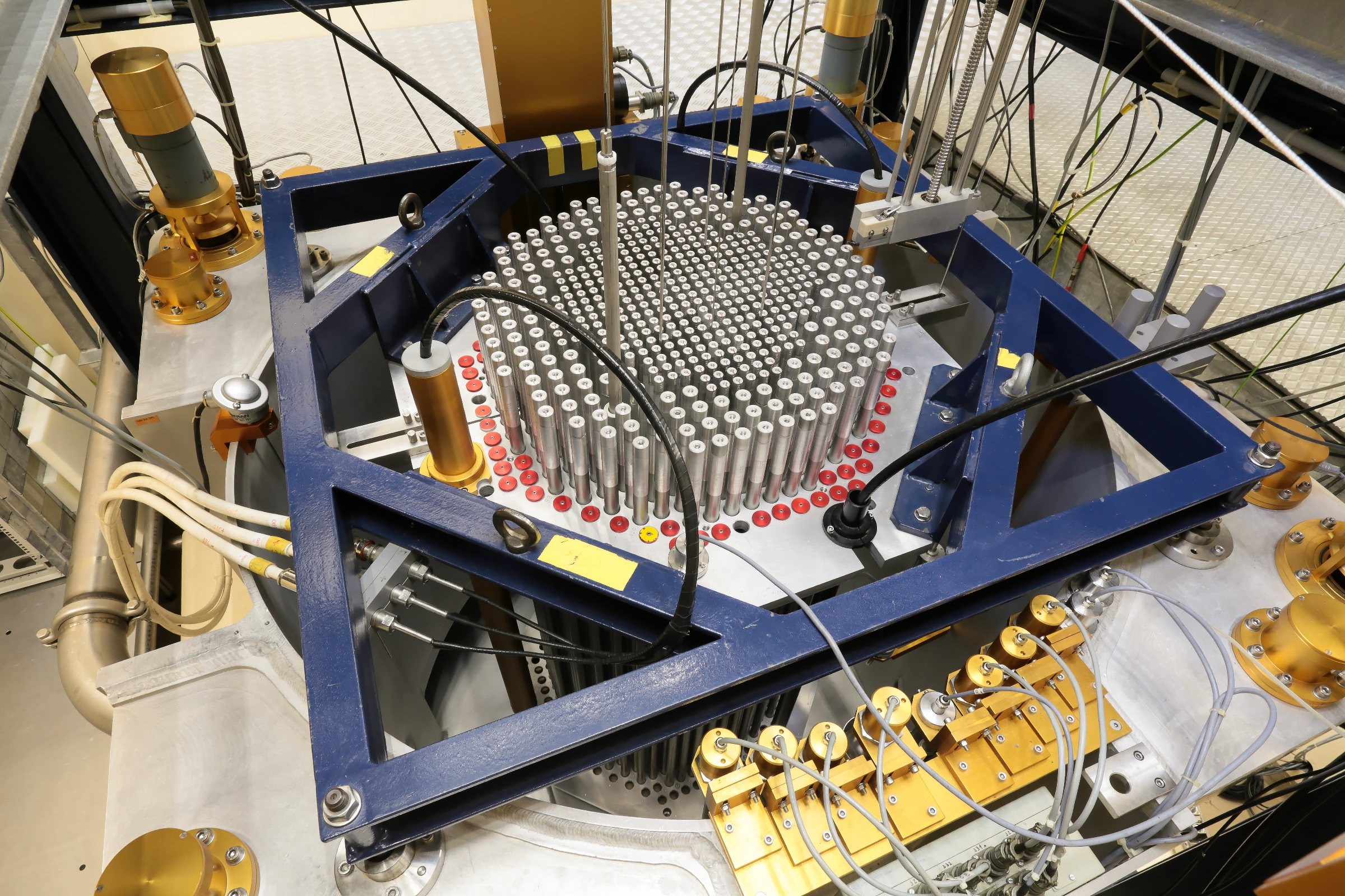 Reactorul nuclear CROCUS prinde viață din piese LEGO: O revoluție în educația fizicii atomice