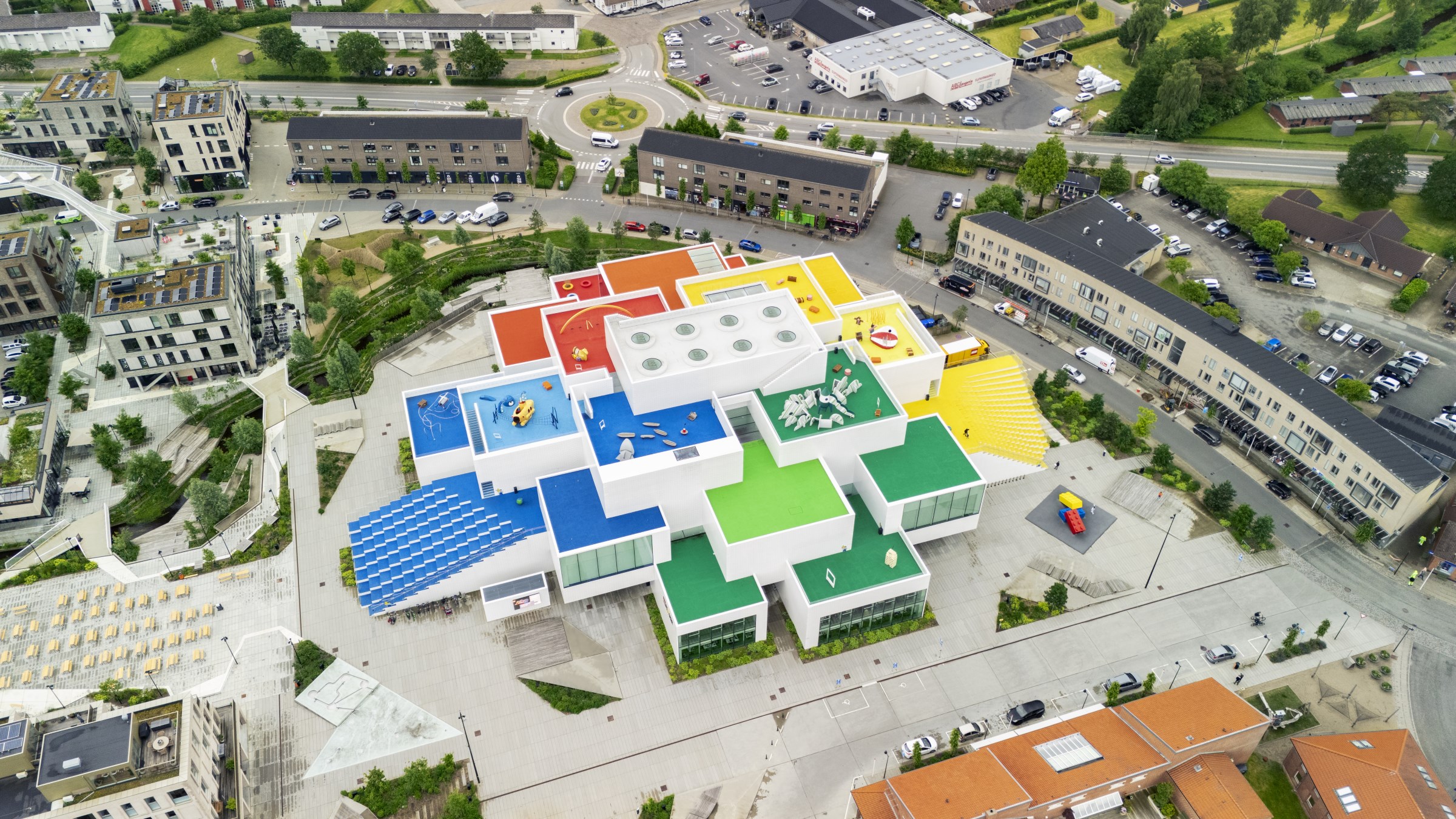 LEGO dezvăluie 40507 I {heart} Billund: O călătorie în miniatură prin inima universului cărămizilor