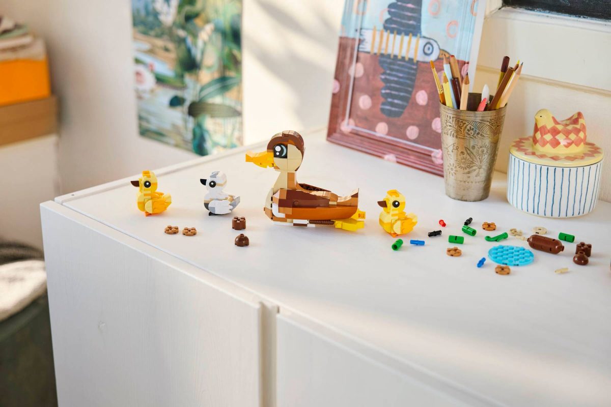 LEGO lansează 40885 Duck Family: O aventură acvatică plină de nostalgie și detalii fermecătoare