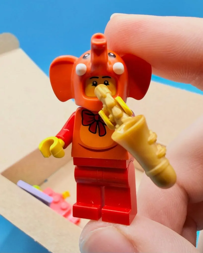 Detalii noi despre piesele LEGO Build a Minifigure 2026: Costume aniversare și previzualizări de primăvară