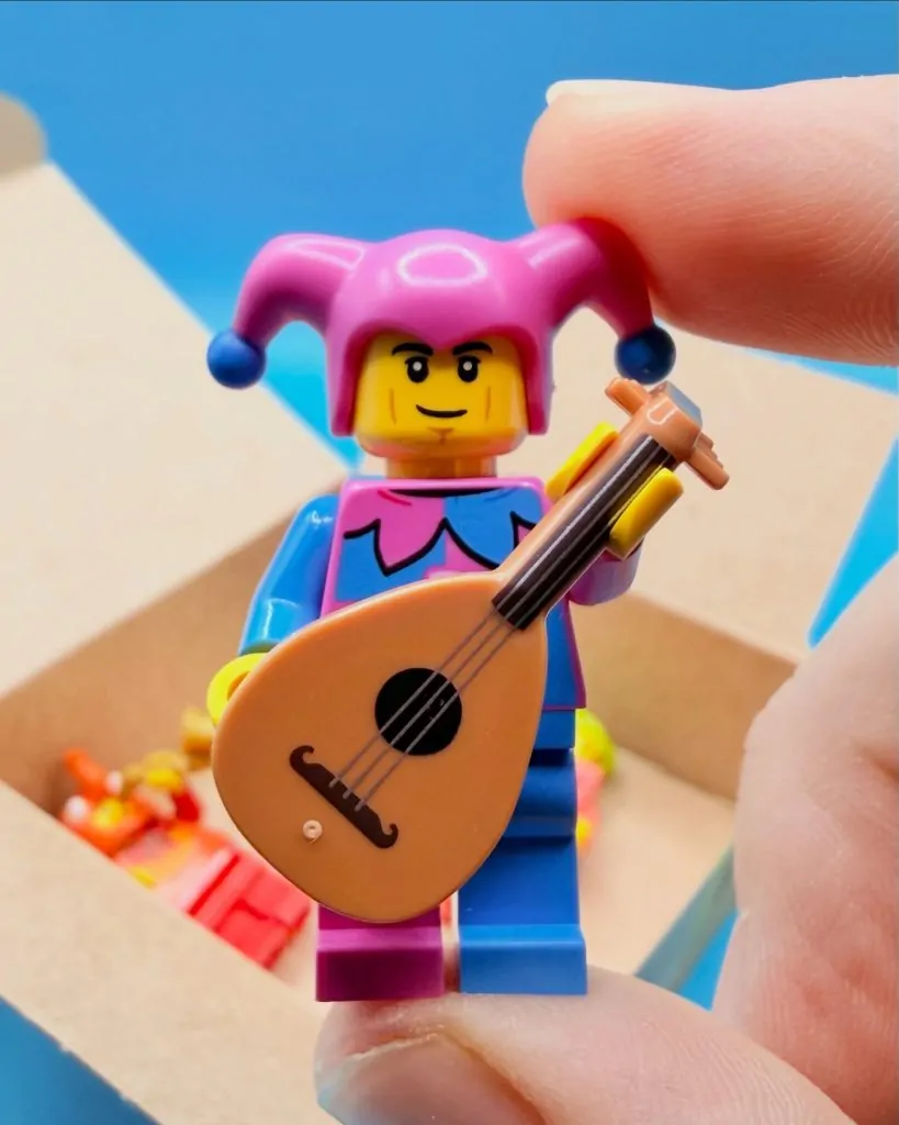 Detalii noi despre piesele LEGO Build a Minifigure 2026: Costume aniversare și previzualizări de primăvară