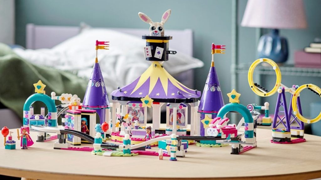 Ce știm despre noile seturi LEGO Friends pentru anul 2026: Parcuri de distracții și aventuri estivale în Heartlake City