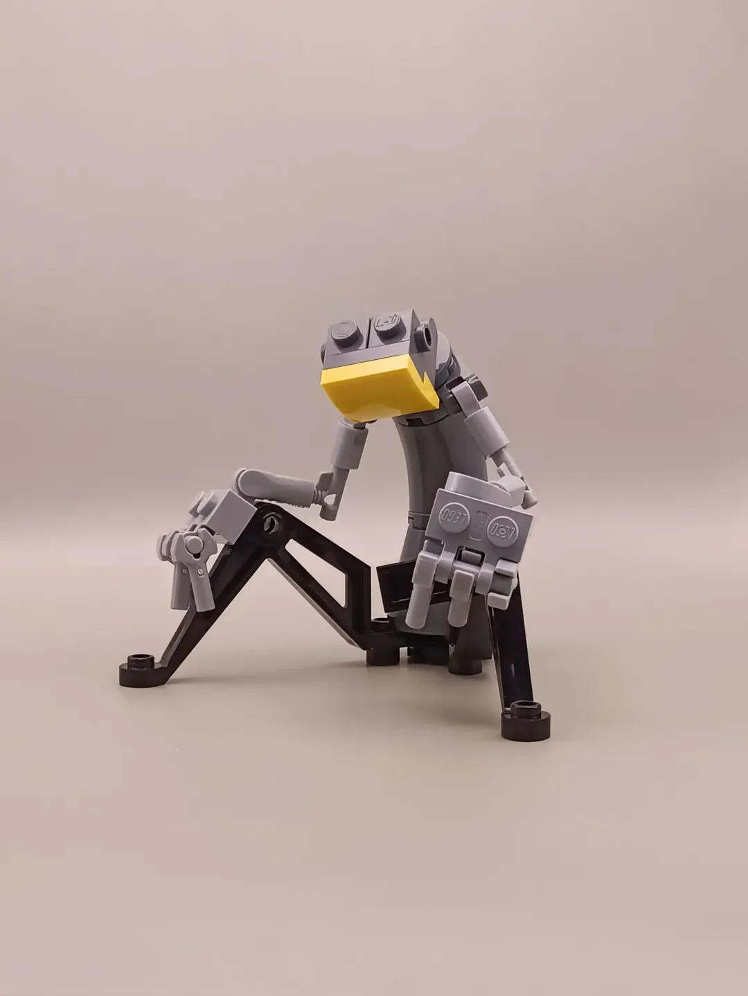 Artă și introspecție: Cum o creație LEGO inedită ne avertizează asupra pericolelor „doomscrolling-ului”