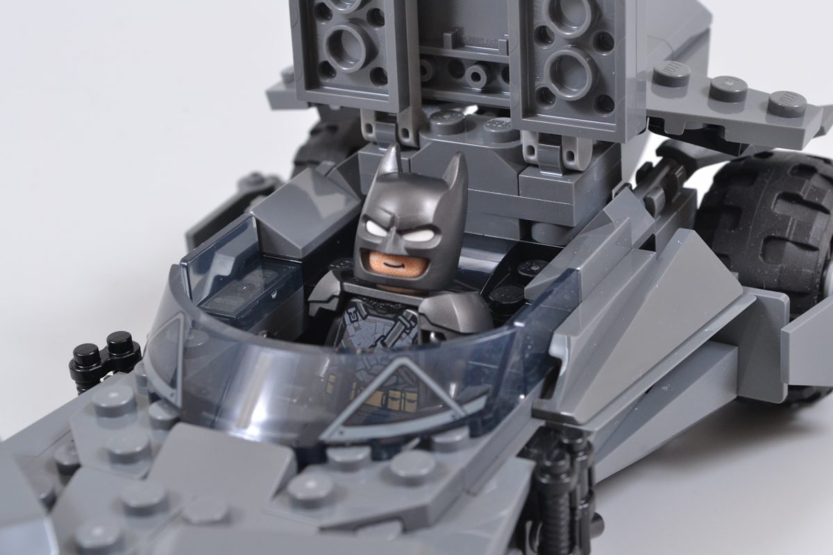 Noi detalii despre trioul de Batmobile LEGO DC ce vor fi lansate în 2026: Inovație, piese rare și comparații cu designurile fanilor