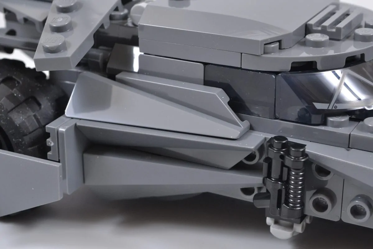 Noi detalii despre trioul de Batmobile LEGO DC ce vor fi lansate în 2026: Inovație, piese rare și comparații cu designurile fanilor