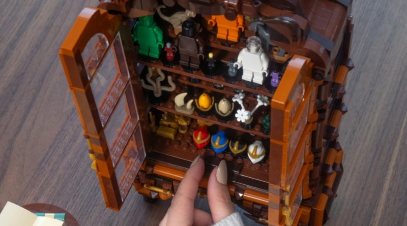 O premieră istorică în BrickLink Designer Program: Setul Antique Collection aduce piese unice fără imprimeu