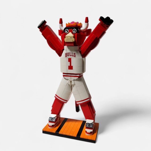 Benny the Bull prinde viață din piese LEGO: O creație spectaculoasă dedicată legendei Chicago Bulls