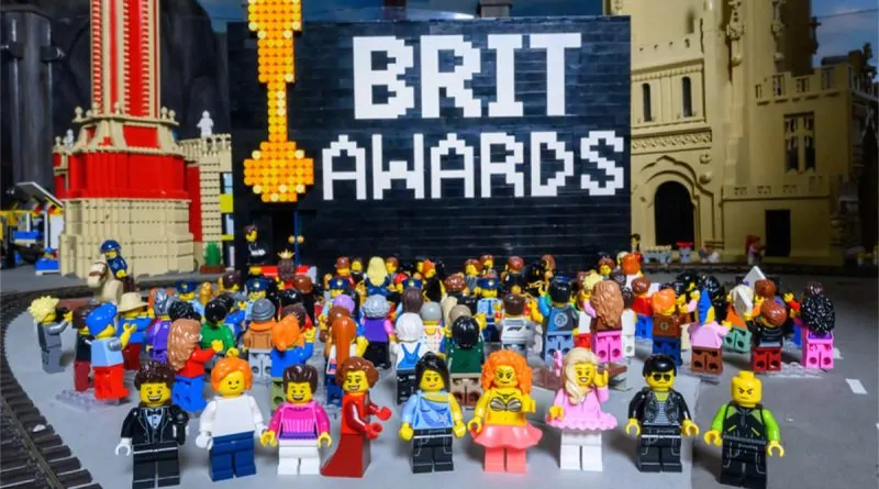 LEGO celebrează muzica la Manchester: Nominalizații BRIT Awards transformați în minifigurine spectaculoase