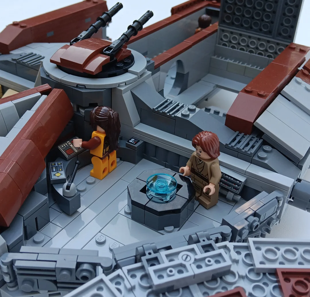 O legendă Star Wars revine sub formă de piese: Ebon Hawk prinde viață într-o construcție LEGO spectaculoasă
