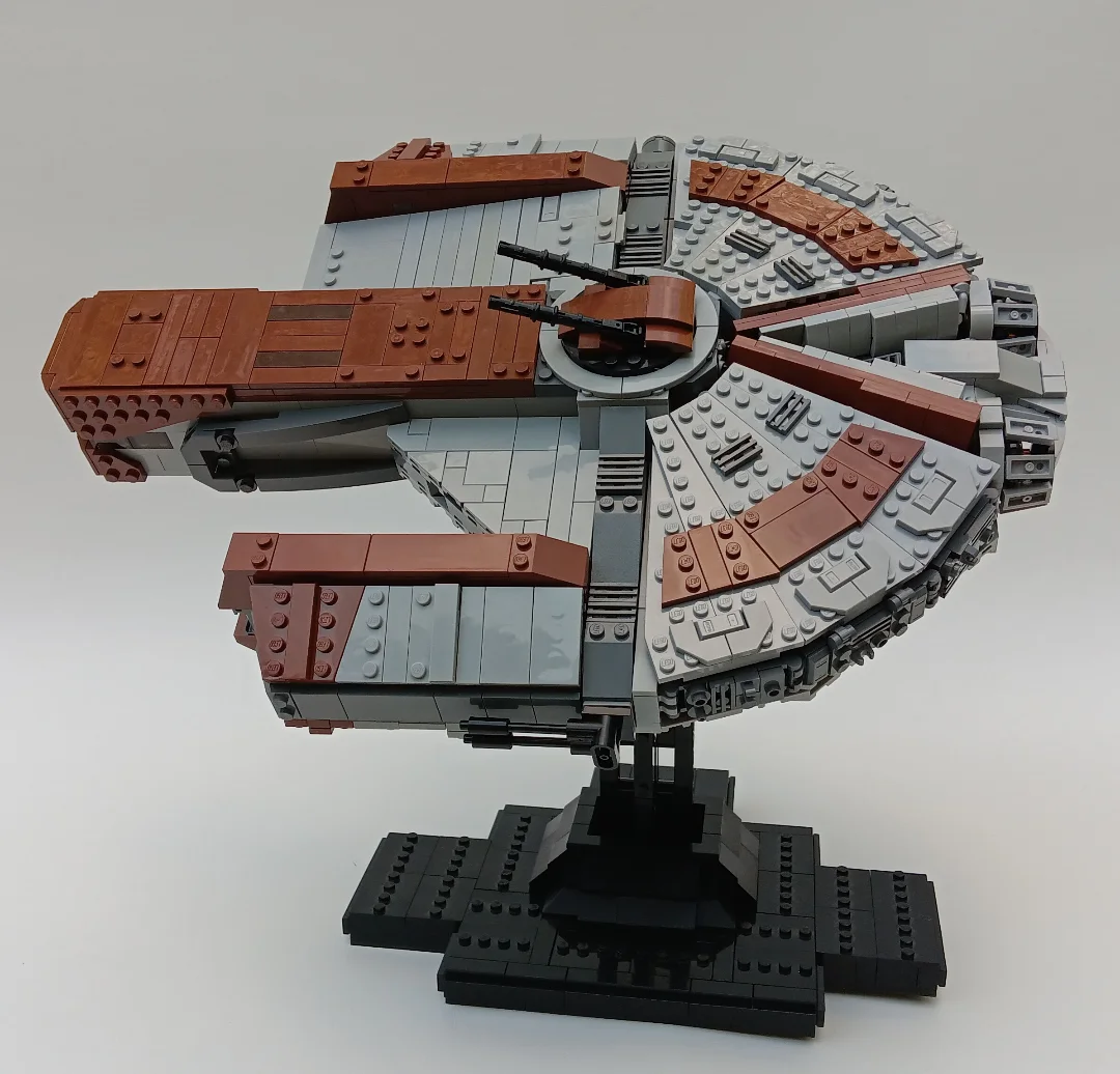 O legendă Star Wars revine sub formă de piese: Ebon Hawk prinde viață într-o construcție LEGO spectaculoasă