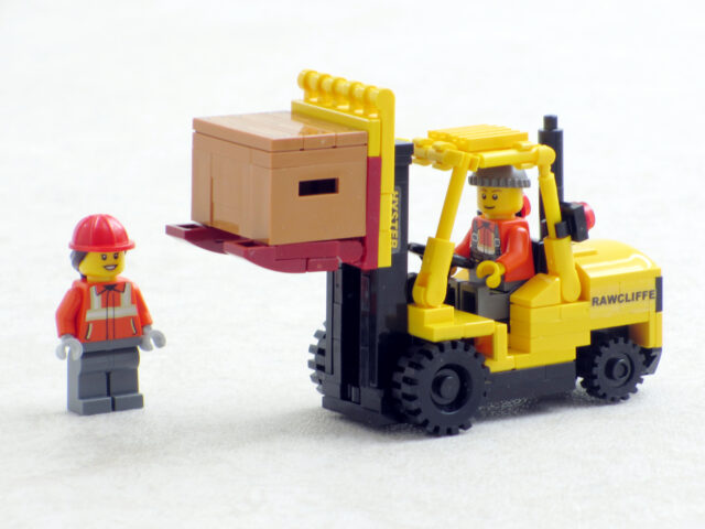 Arta transportului greu în format LEGO: Un Volvo FH impresionant în culorile Rawcliffe & Sons