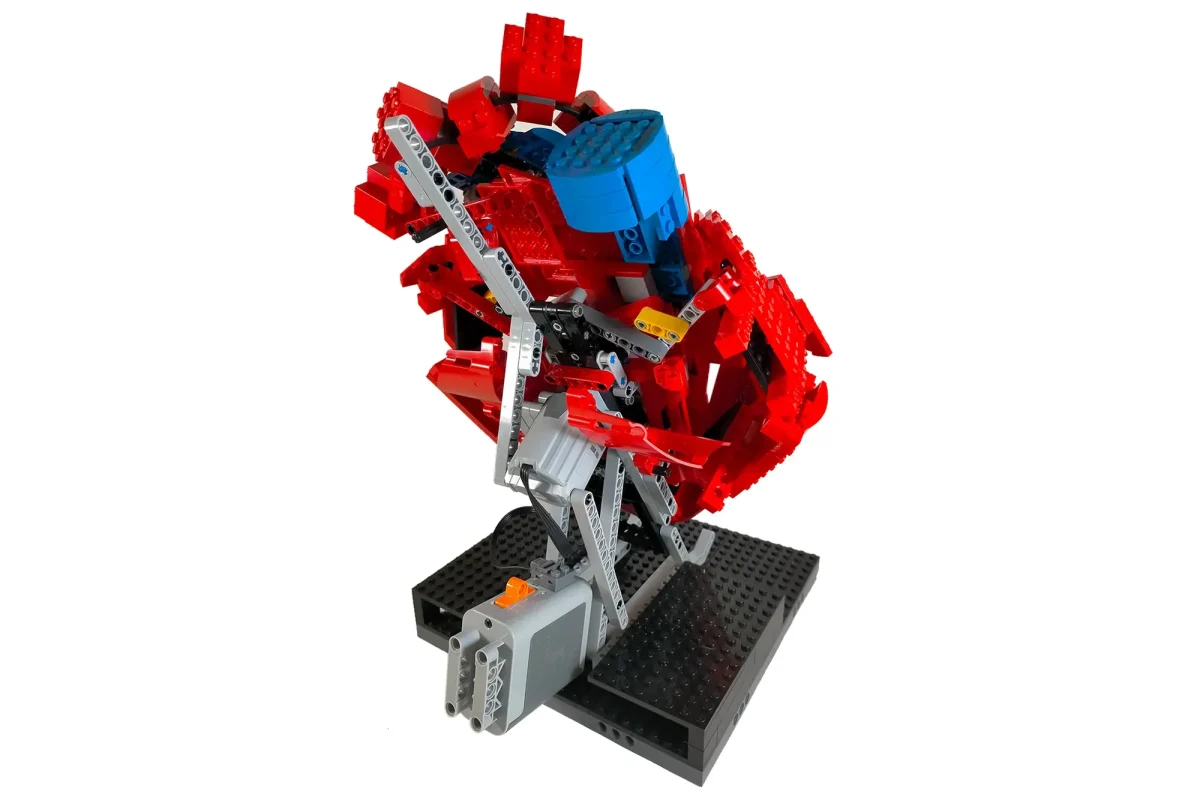 LEGO anunță noi calificări în etapa de review: O inimă pulsândă și legendarul Polar Express ating pragul de 10.000 de voturi