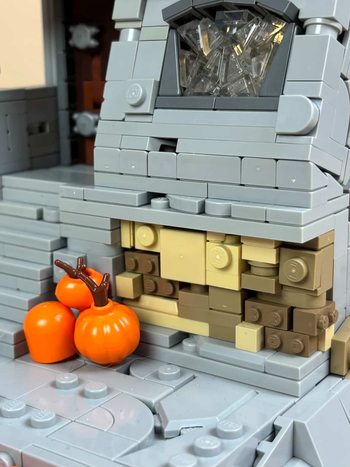 Arta de a construi „The Midnight Knock”: O incursiune în tehnici LEGO avansate și creativitate fără limite